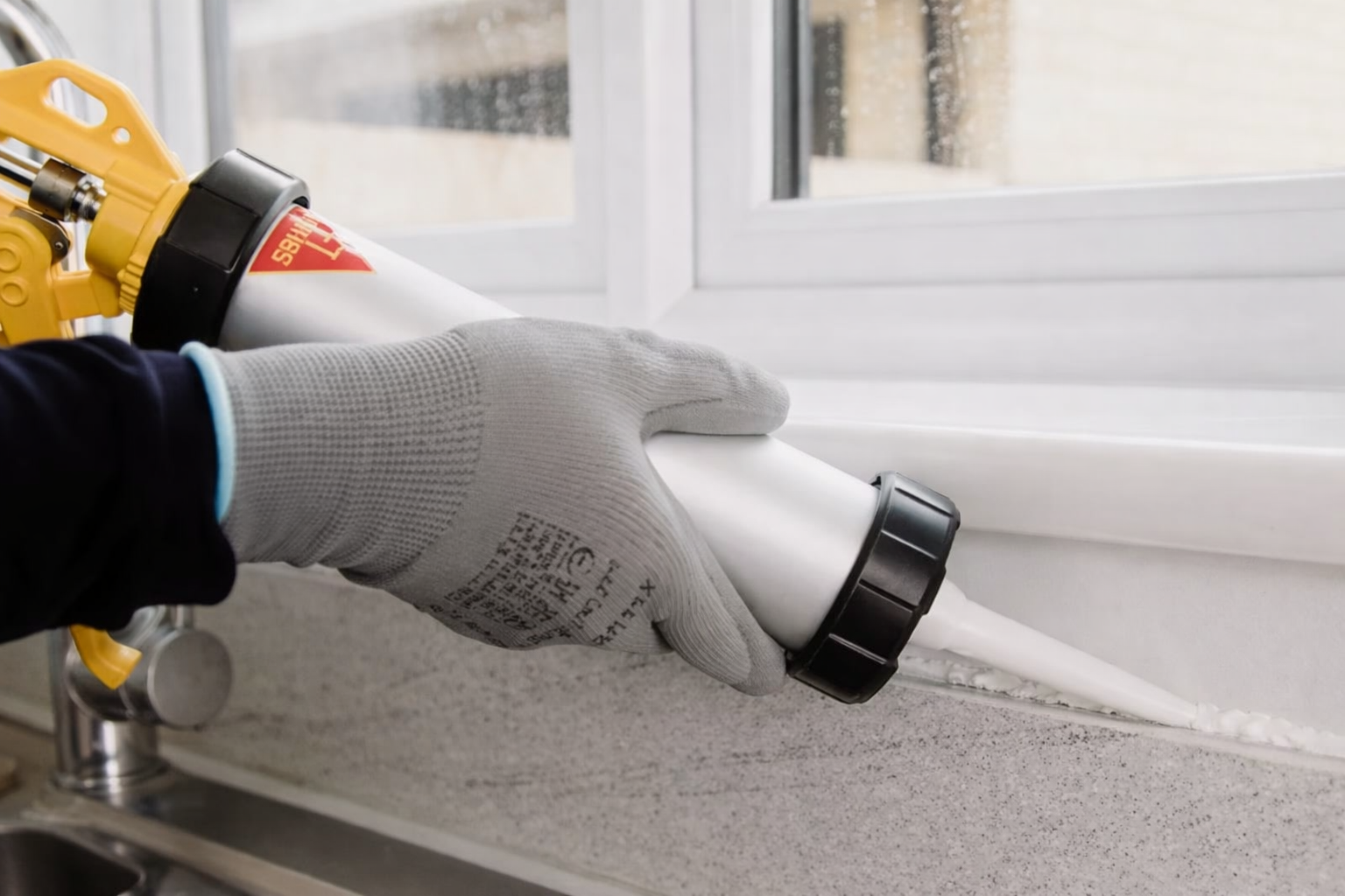 Sikaflex 221 in der Praxis: Anwendung, Trocknung, Tipps vom Profi